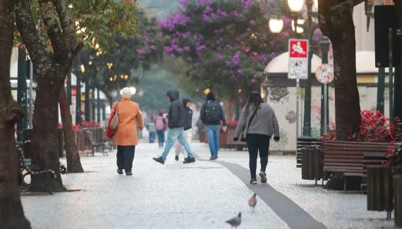 Curitiba e outras cidades do Paraná não passam dos 20°C desde o fim de semana