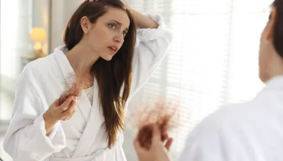 Falta de ferro pode causar queda de cabelo? Saiba como identificar e prevenir