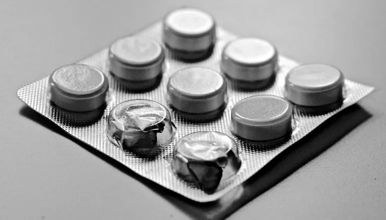 Desabastecimento em farmácias do SUS deixa mais de mil pessoas sem medicamentos no Paraná