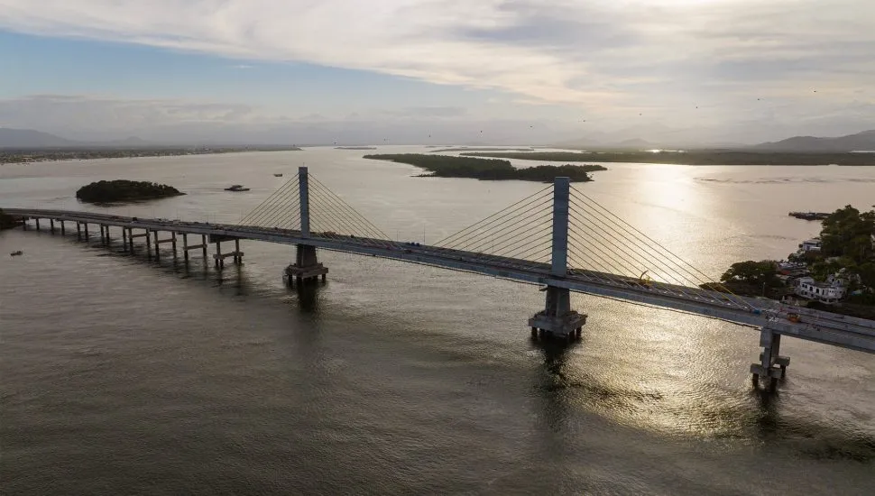 ponte de guaratuba, no litoral do paraná
