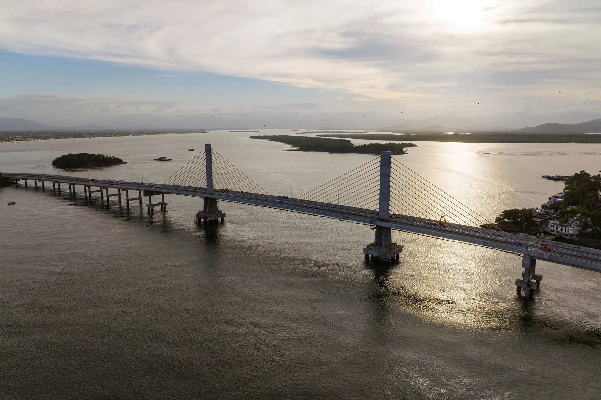 ponte de guaratuba, no litoral do paraná