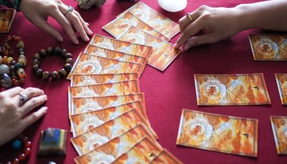 Tarot do dia: previsão para os 12 signos em 24/05/2026