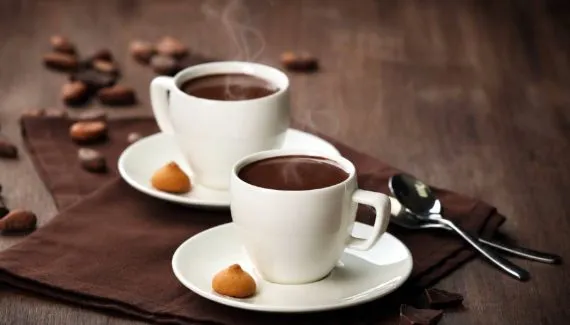 Como fazer chocolate quente perfeito: receita de chef confeiteiro