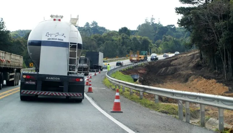 Contorno Norte: Obra de novo viaduto gera bloqueio no trânsito. Siga em tempo real