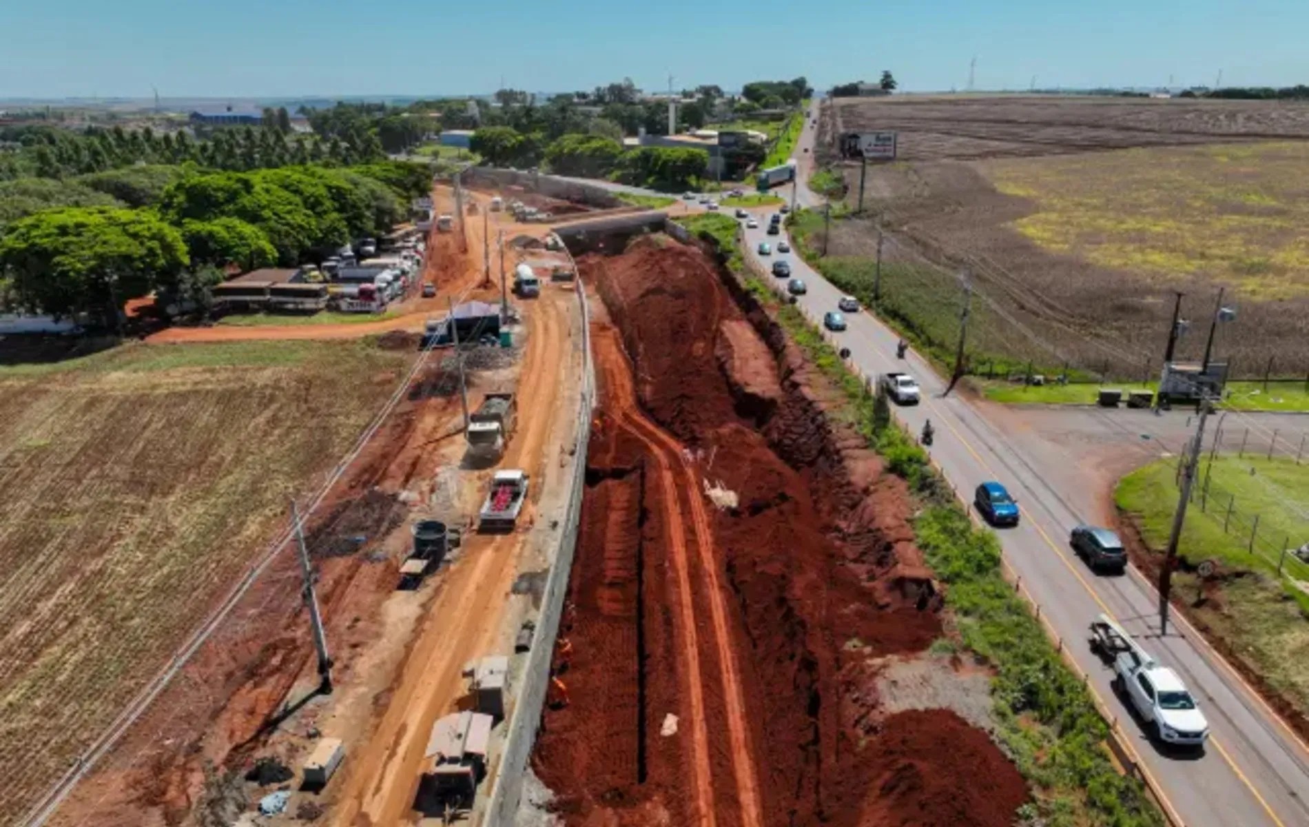 Imagem aérea das obras na rodovia PR-317.