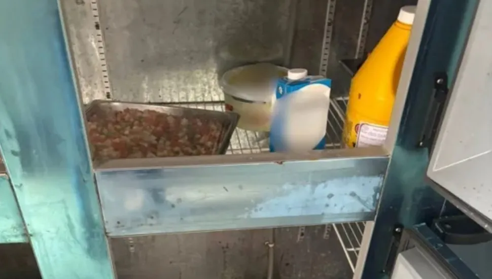Alimentos foram encontrados no restaurante universitário da UTFPR de Francisco Beltrão em péssimas condições de higiene.