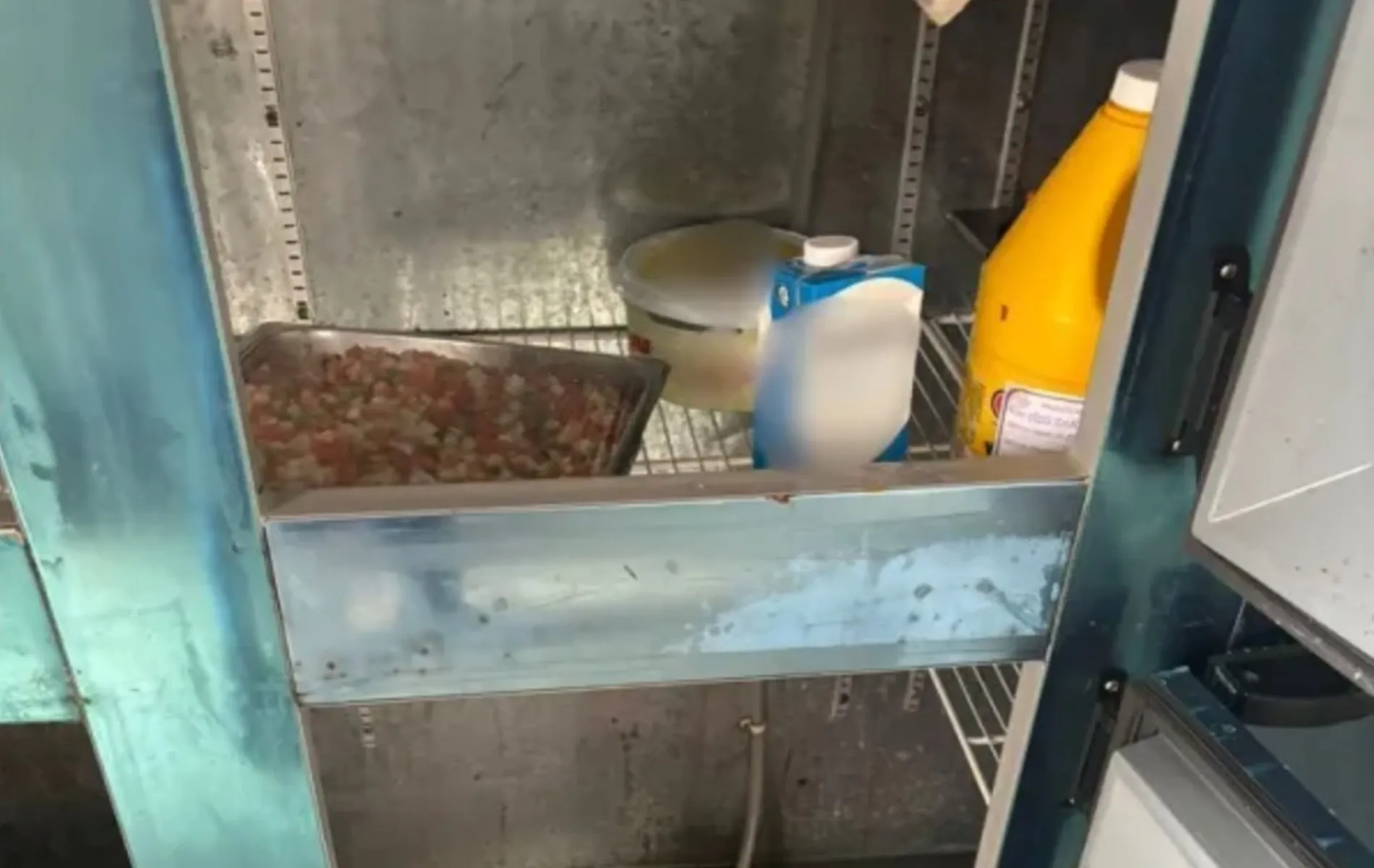 Alimentos foram encontrados no restaurante universitário da UTFPR de Francisco Beltrão em péssimas condições de higiene.