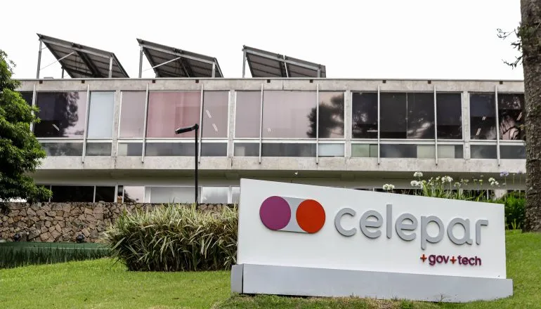 Documento sigiloso de privatização da Celepar recomenda terceirização e faz alertas financeiros