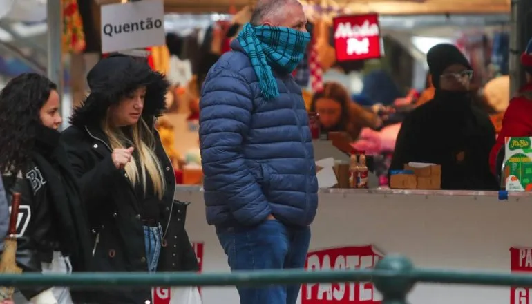 Curtindo o calor em Curitiba? Frente fria vai mudar tudo em poucas horas