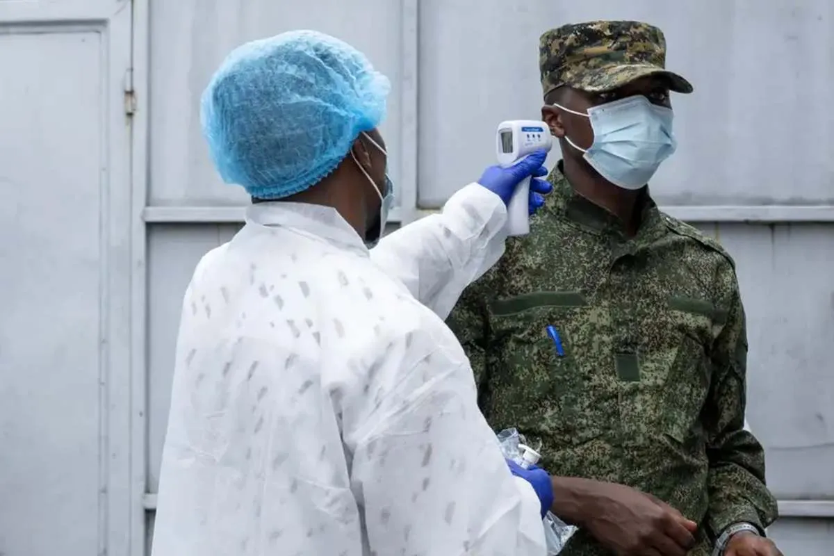 Imagem mostra voluntários na luta contra a Ebola no Congo
