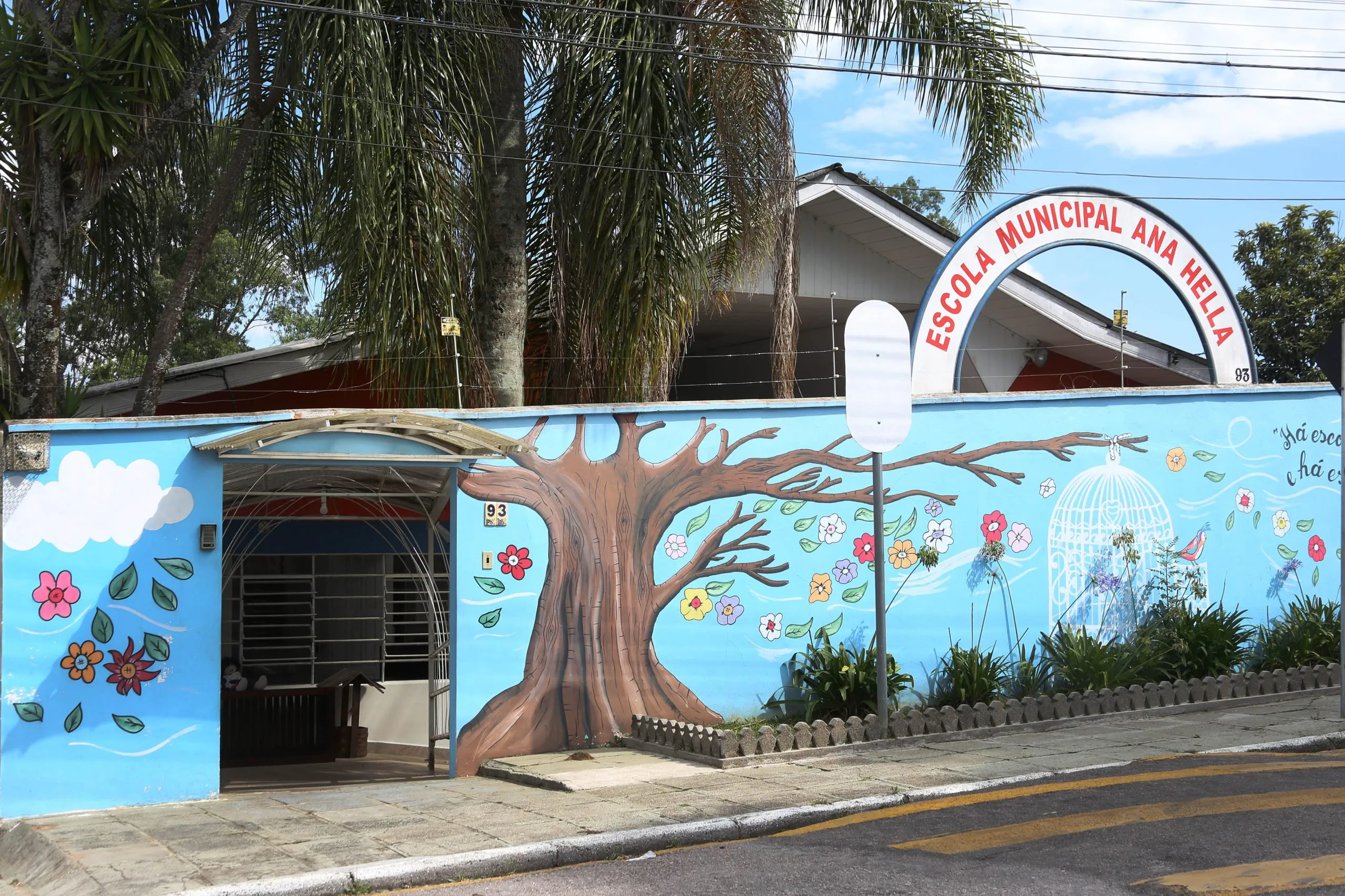 Fachada da Escola Municipal Ana Hella, em Curitiba. Foto: Luiz Costa/SME