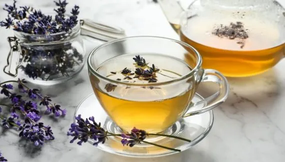Receitas de chá para dormir: 9 opções naturais para relaxar