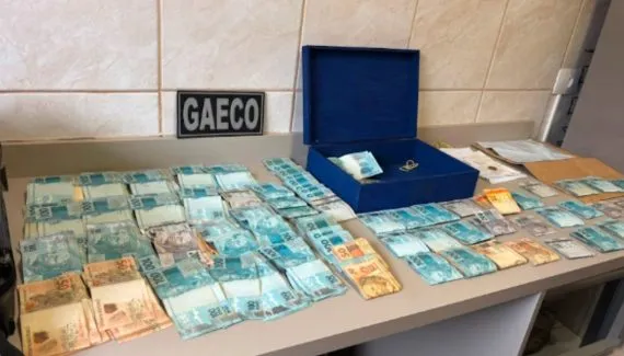 Gaeco encontra mais de R$ 100 mil em operação contra vereador suspeito de rachadinha em Curitiba