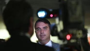 Após visita a Trump, Flávio Bolsonaro vem a Curitiba pra lançar chapa