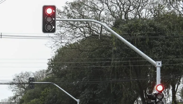 Novo semáforo entra em operação no Bom Retiro nesta quinta-feira