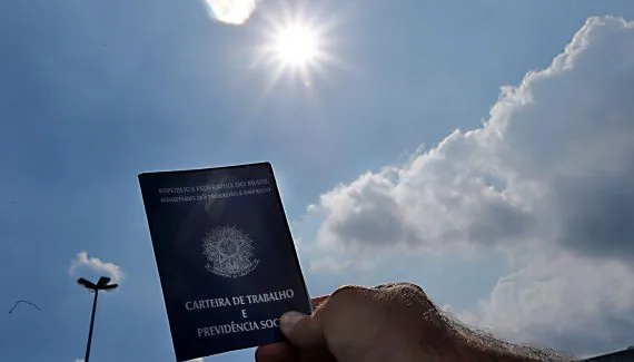 Como funciona a PEC aprovada que acaba com a escala 6x1?