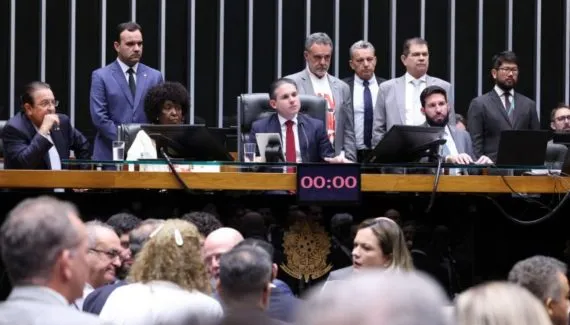 Como votaram os deputados paranaenses na PEC que acabou com a escala 6x1
