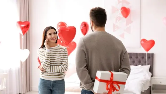 Qual é o presente perfeito para cada signo no Dia dos Namorados? Veja como agradar o seu amor
