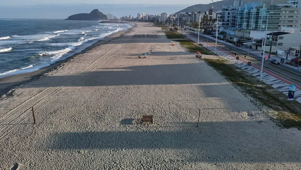 Orla de Matinhos: valor dos serviços e aluguéis em alta. Foto: Roberto Dziura Jr/AEN