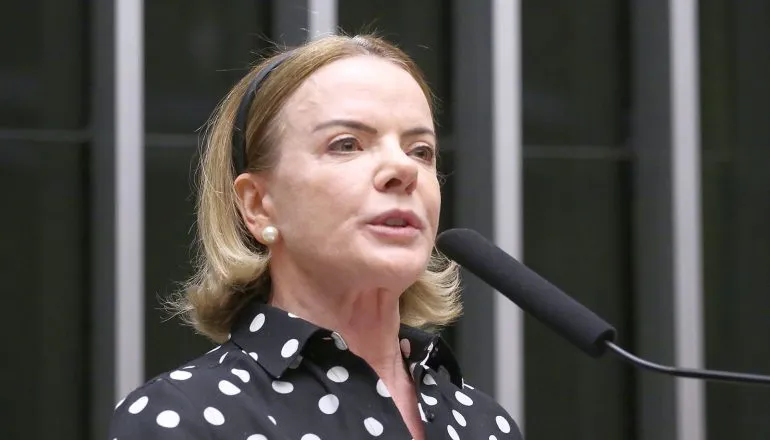 Justiça derruba condenação de deputado que chamou Gleisi Hoffman de “amante”