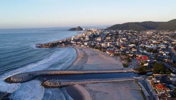 Justiça mantém suspensão de obras na orla de Matinhos até perícia sobre restinga