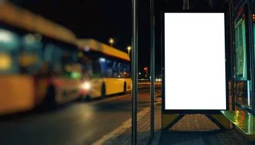 Curitiba ganha ponto de ônibus com videochamada para segurança noturna