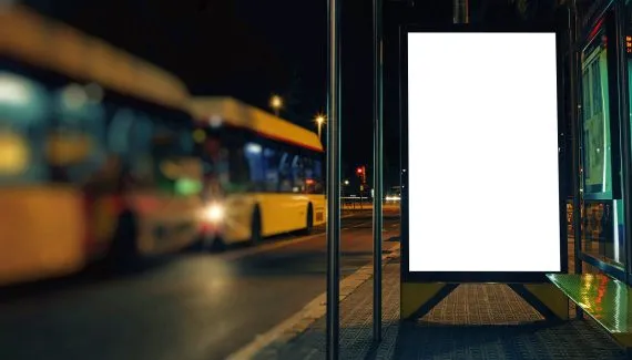 Curitiba ganha ponto de ônibus com videochamada para segurança noturna
