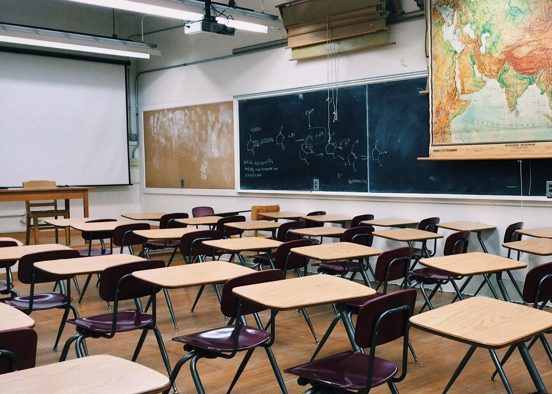 O processo seletivo oferece vagas sem custos com matrícula ou mensalidade nos Colégios Sesi do estado. Foto: WOKANDAPIX por Pixabay