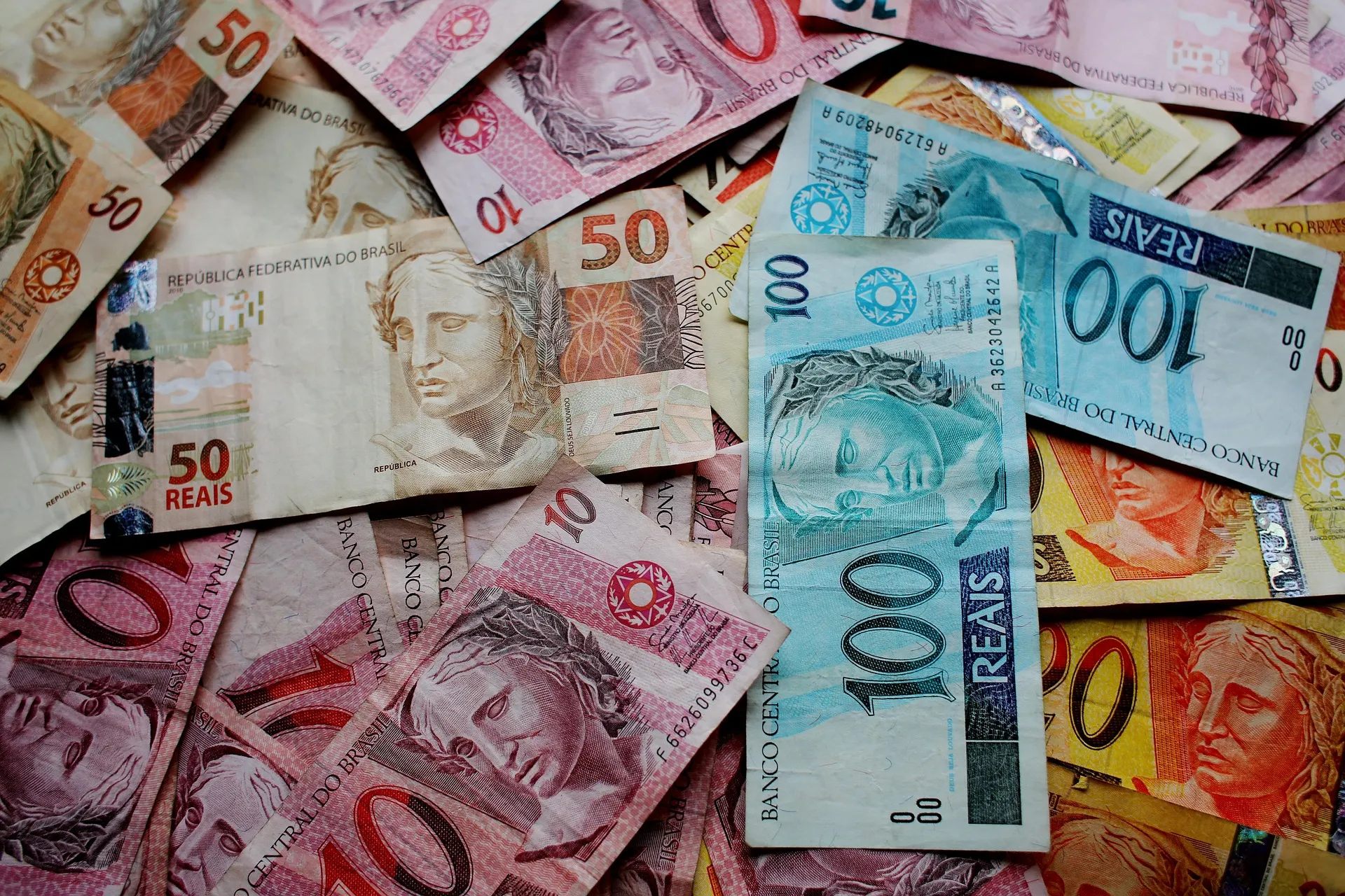 Estudo do IBPT aponta que cidadão trabalhou até 30 de maio para quitar impostos. Foto: Joelfotos por Pixabay