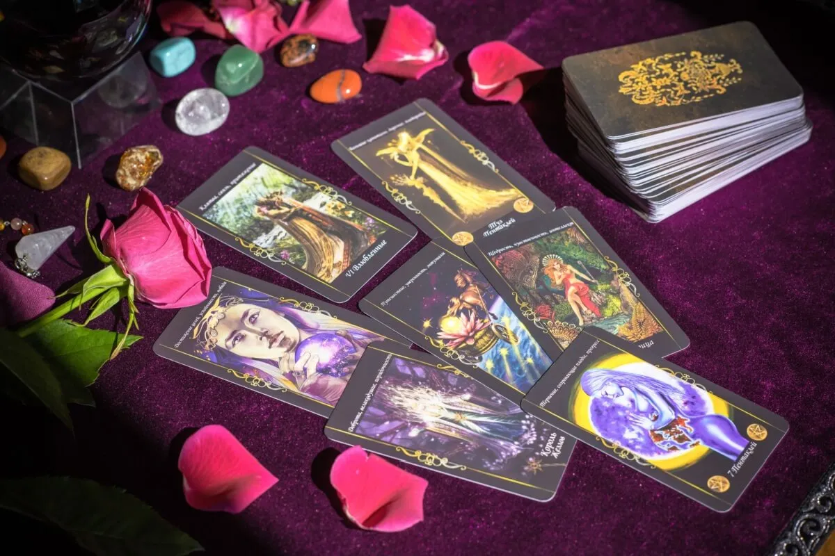 Tarot do dia: previsão para os 12 signos em 01/06/2026 | Tribuna do Paraná