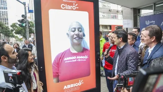 Curitiba inaugura ponto de ônibus que 