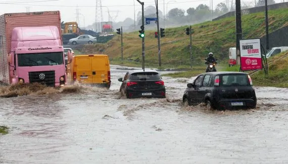 Alerta em Curitiba: Super El Niño motiva criação de comitê contra enchentes e alagamentos