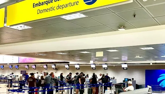 Aeroporto de Curitiba retém 255 carregadores portáteis fora das regras