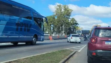 Imagem mostra um congestionamento em Curitiba.