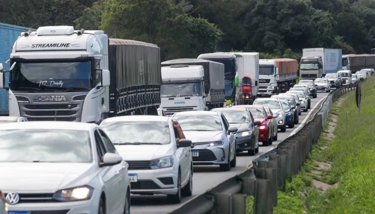BR-277 terá bloqueio total para explosão em obras: movimento nas estradas do Paraná