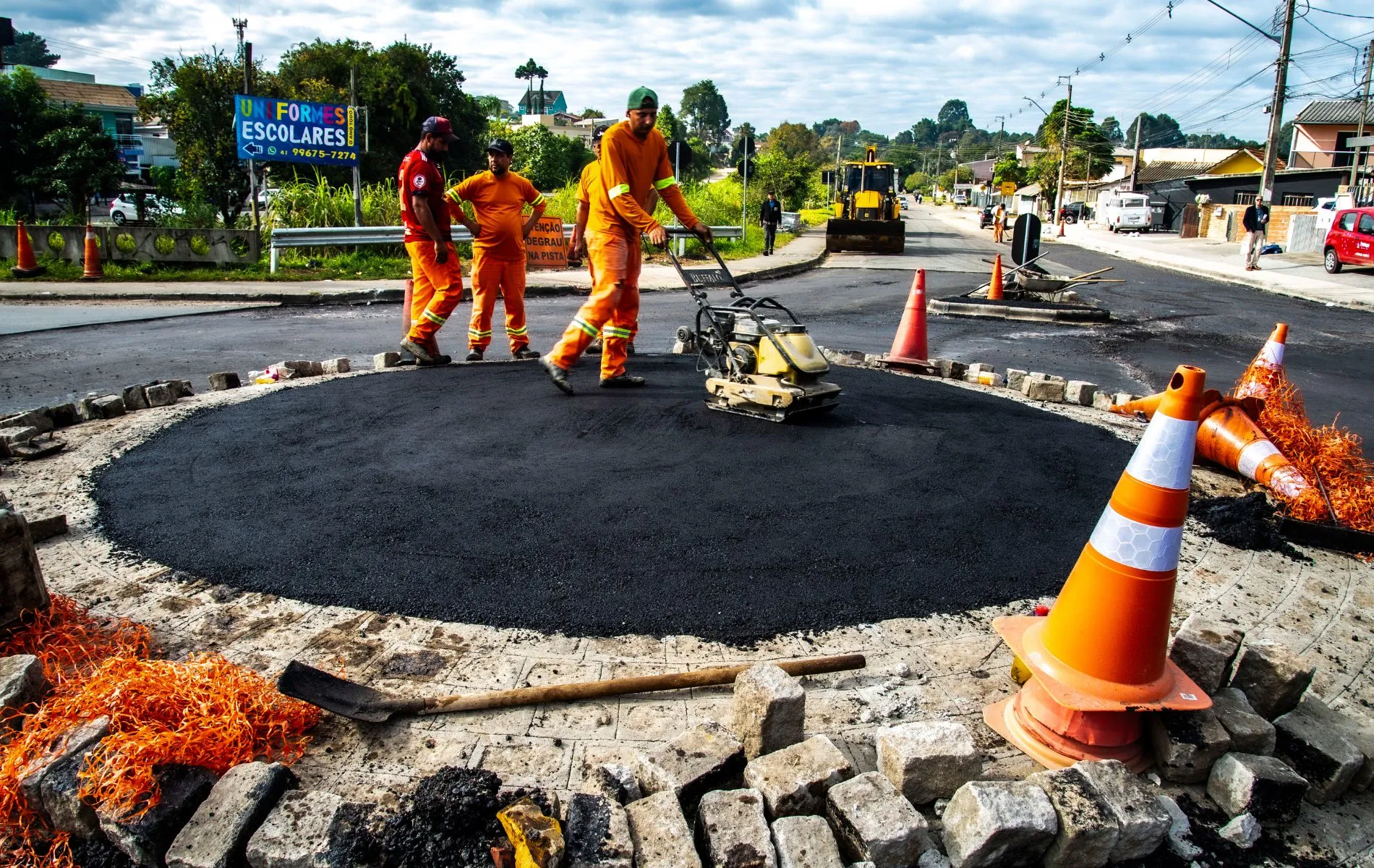 Obras de implantação da nova rotatória na Estrada do Santa Cândida