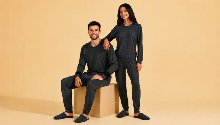 Mais do que uma peça para os dias frios, os pijamas de inverno da Recco celebram o conforto dos momentos a dois. Inspirada na campanha "O amor mora na rotina", a coleção valoriza o carinho, a companhia e a beleza dos pequenos instantes compartilhados.