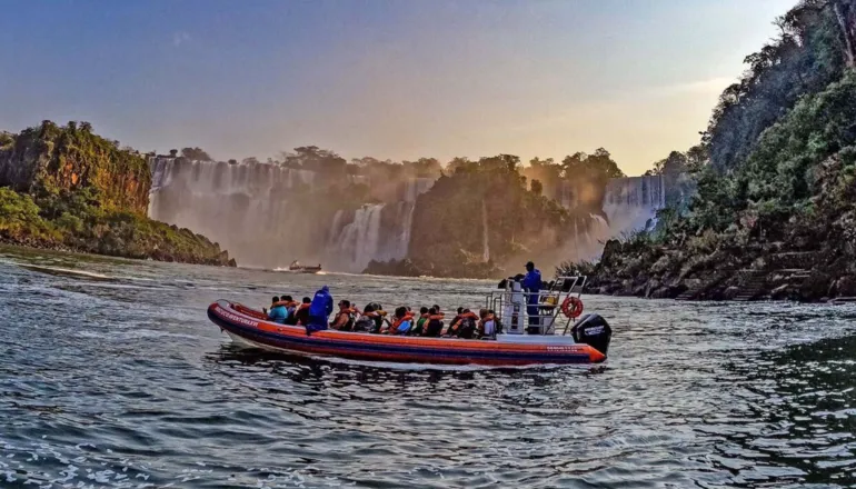 Edital para passeio popular nas Cataratas do Iguaçu abre nova disputa entre União e Paraná