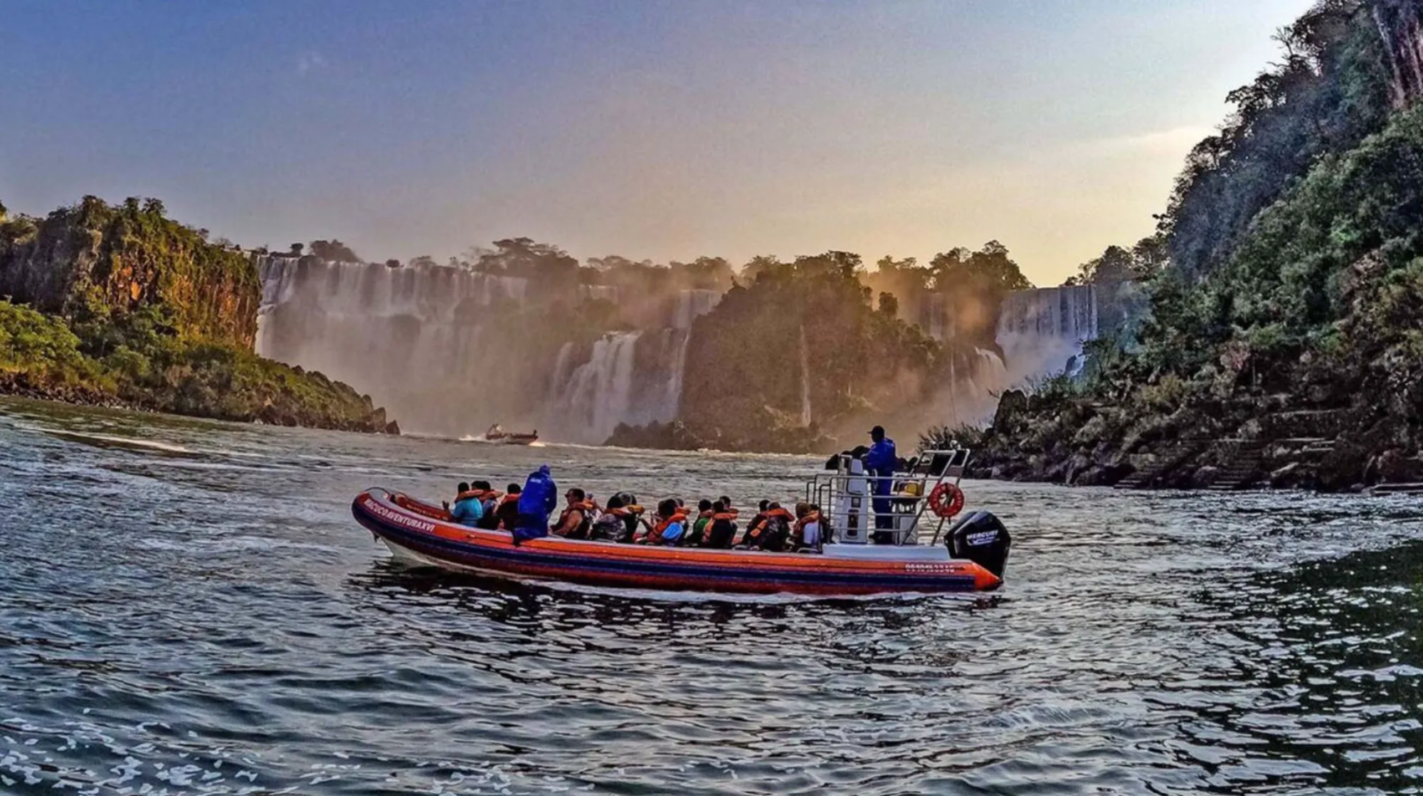Governo Federal lança edital para passeio nas Cataratas em área estadual sem aval do Paraná
