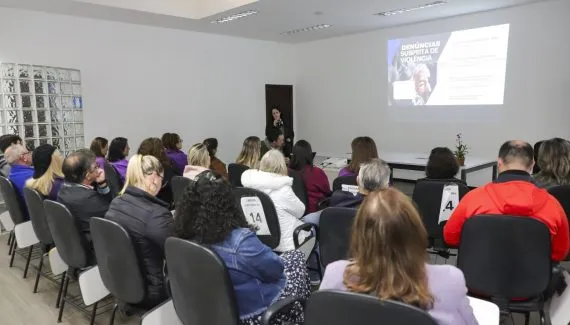 Curitiba lança campanha Junho Violeta contra violência a idosos