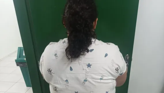Mulher de 37 anos se passa por adolescente de 12 anos e engana família em SC