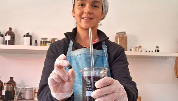 Fruto da palmeira, “açaí da Mata Atlântica” vira bala, geleia e biocosméticos no Paraná
