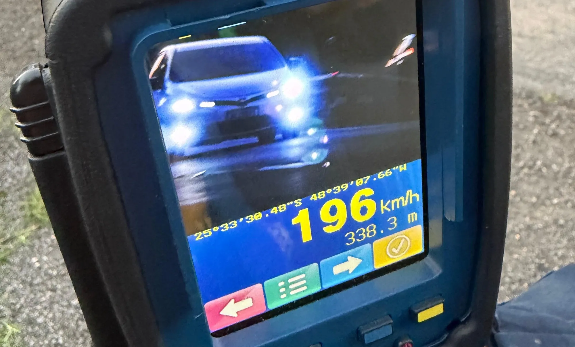 prf flagra carro a quase 200 km/h na br 277 em direção ao litoral do paraná