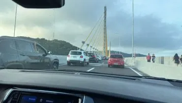 trânsito na ponte de guaratuba