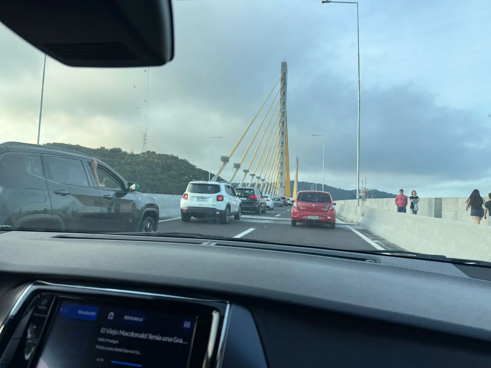 trânsito na ponte de guaratuba