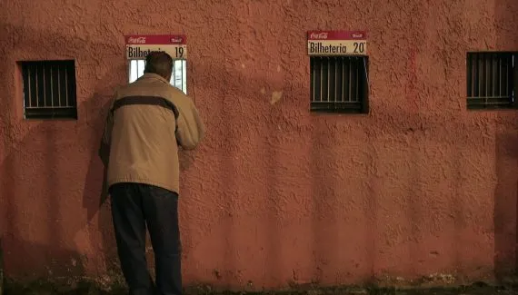 Deputada do Paraná quer barrar entrada de devedores de pensão em estádios