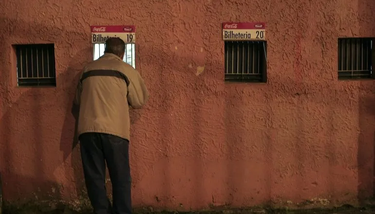 Deputada do Paraná quer barrar entrada de devedores de pensão em estádios