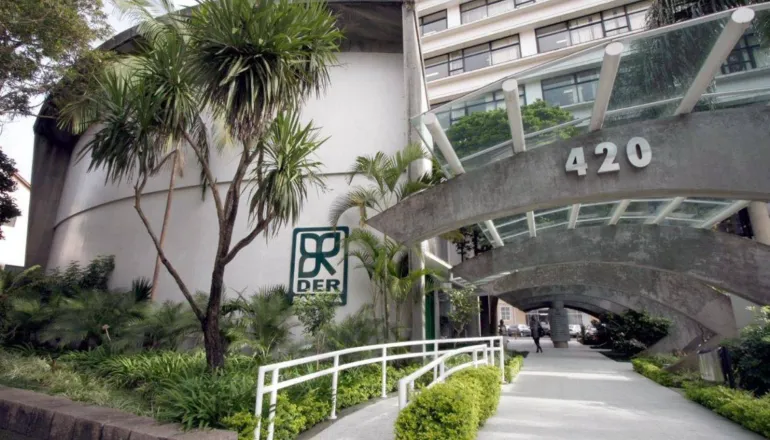 TCE-PR investiga compra de 40 veículos pelo DER após apontar falhas em contratação