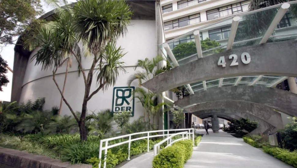 TCE-PR investiga compra de 40 veículos pelo DER após apontar falhas em contratação