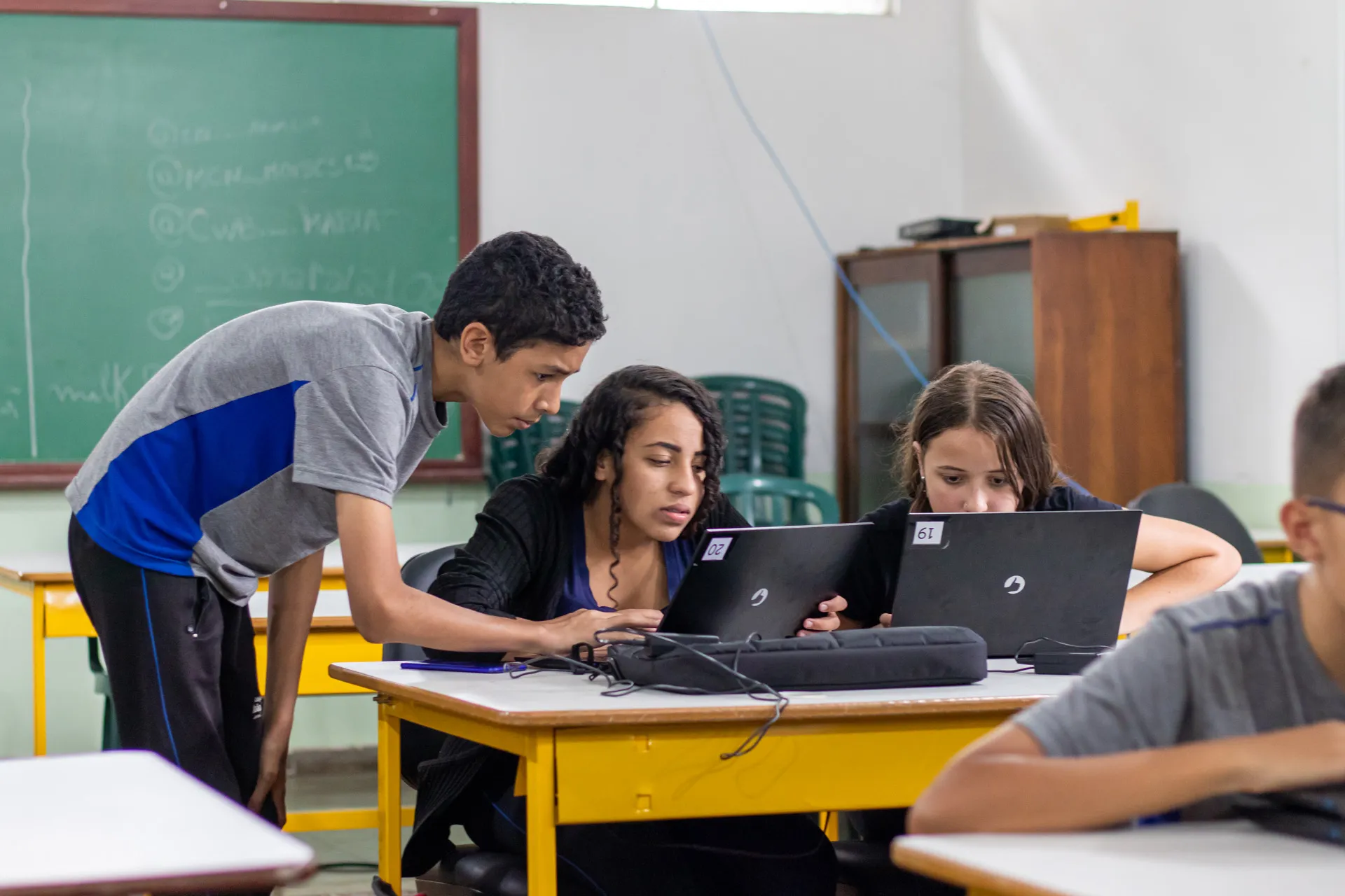 Utilizada por estudantes da rede estadual, a plataforma de ensino de idiomas cria trilhas de aprendizagem personalizadas e fornece dados para apoiar o trabalho dos professores.